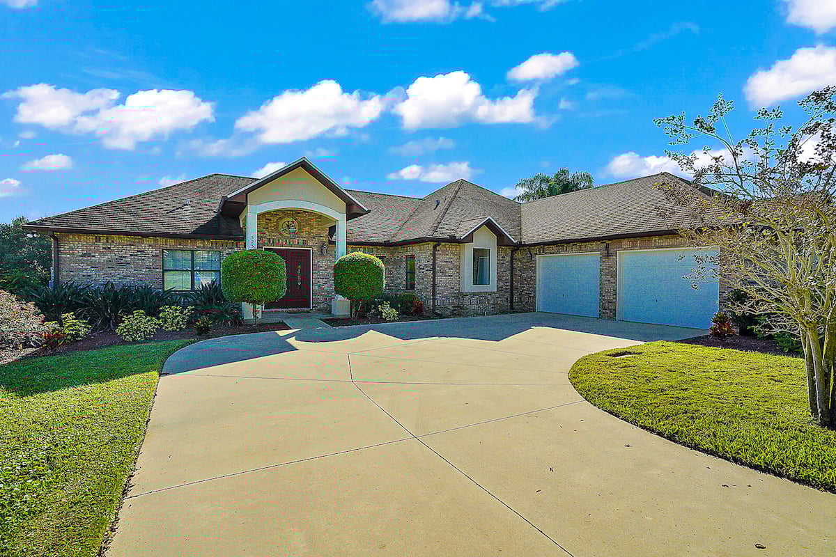 Two Eustis, FL Homes For Sale Featuring Lakefront Living & Lake Views